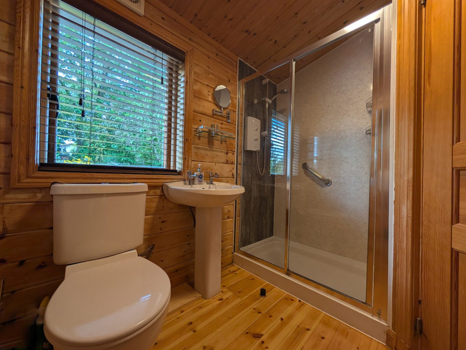 Red Kite Log Cabin