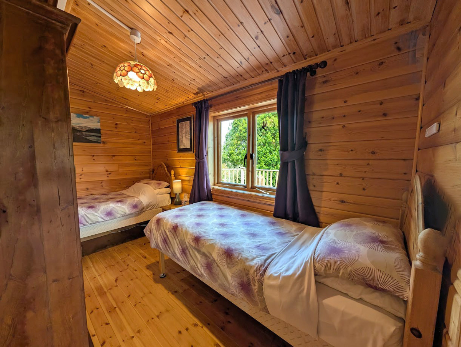 Red Kite Log Cabin