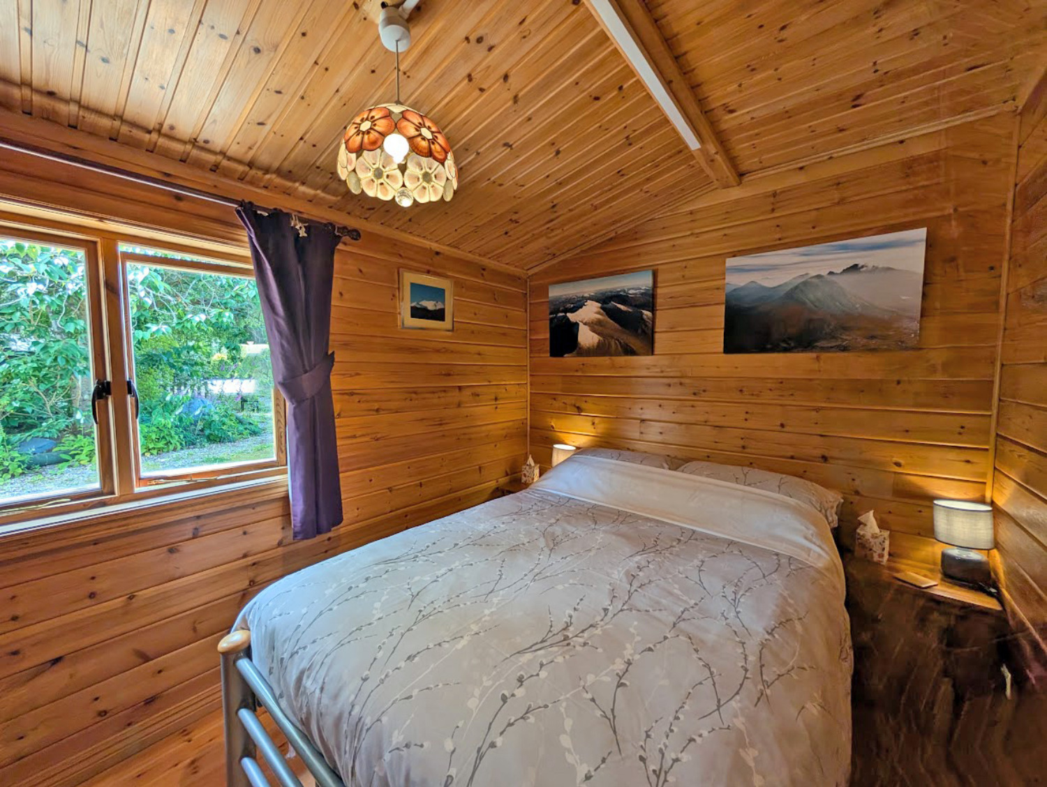 Red Kite Log Cabin