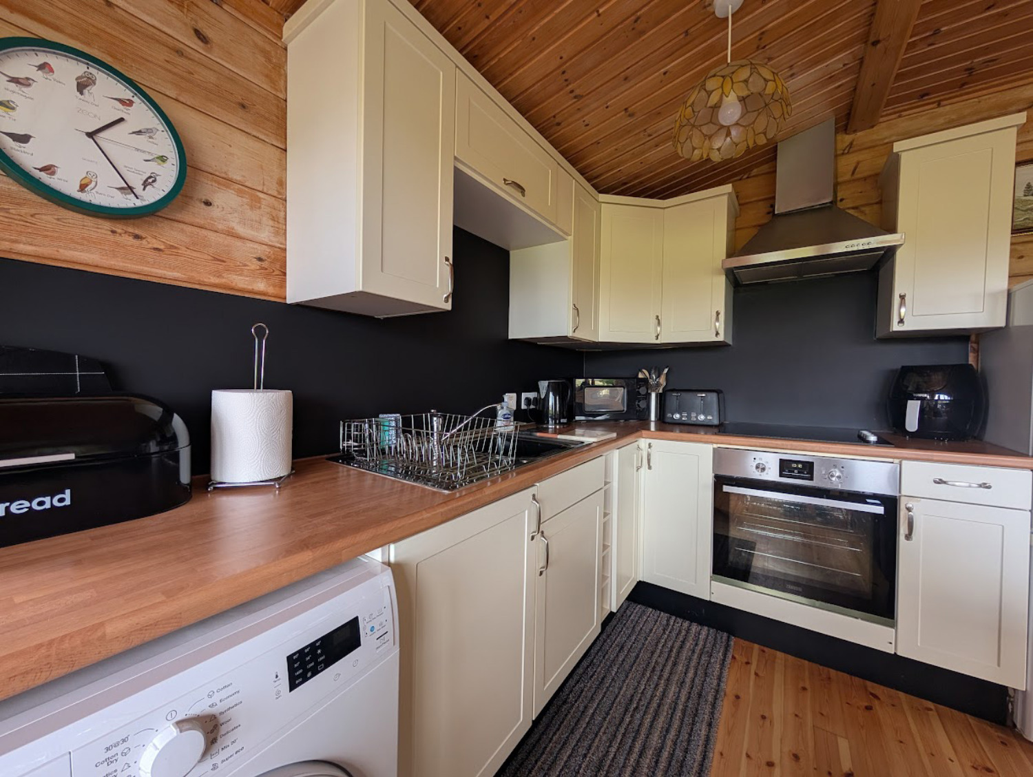 Red Kite Log Cabin