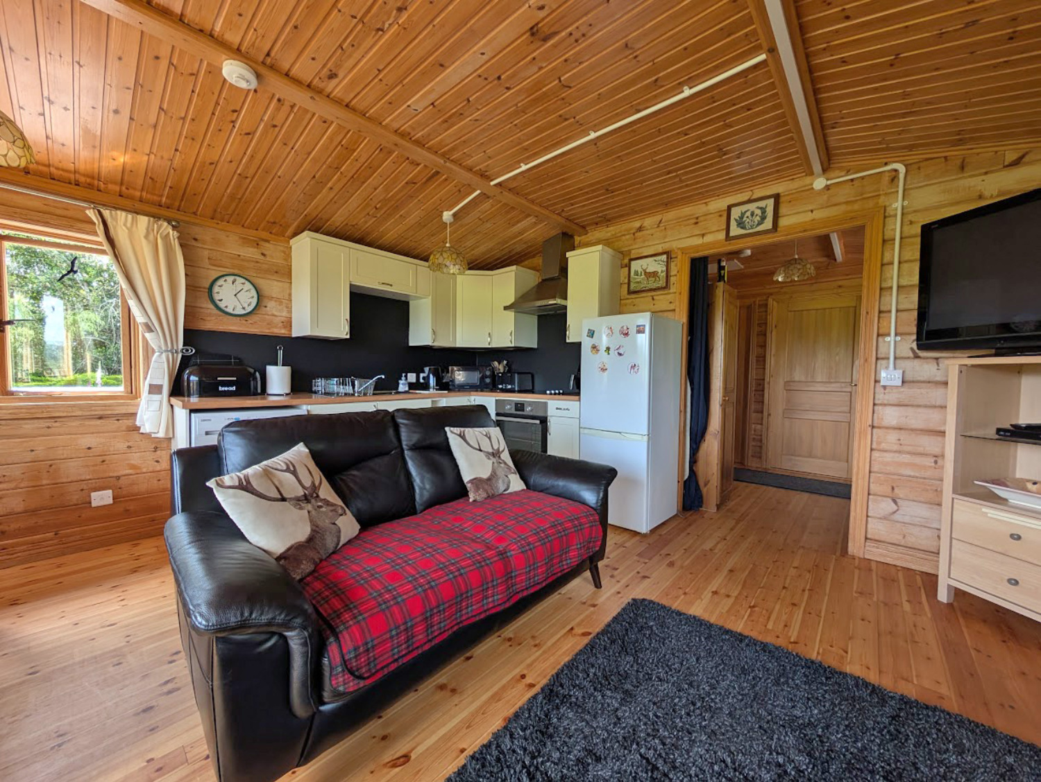 Red Kite Log Cabin
