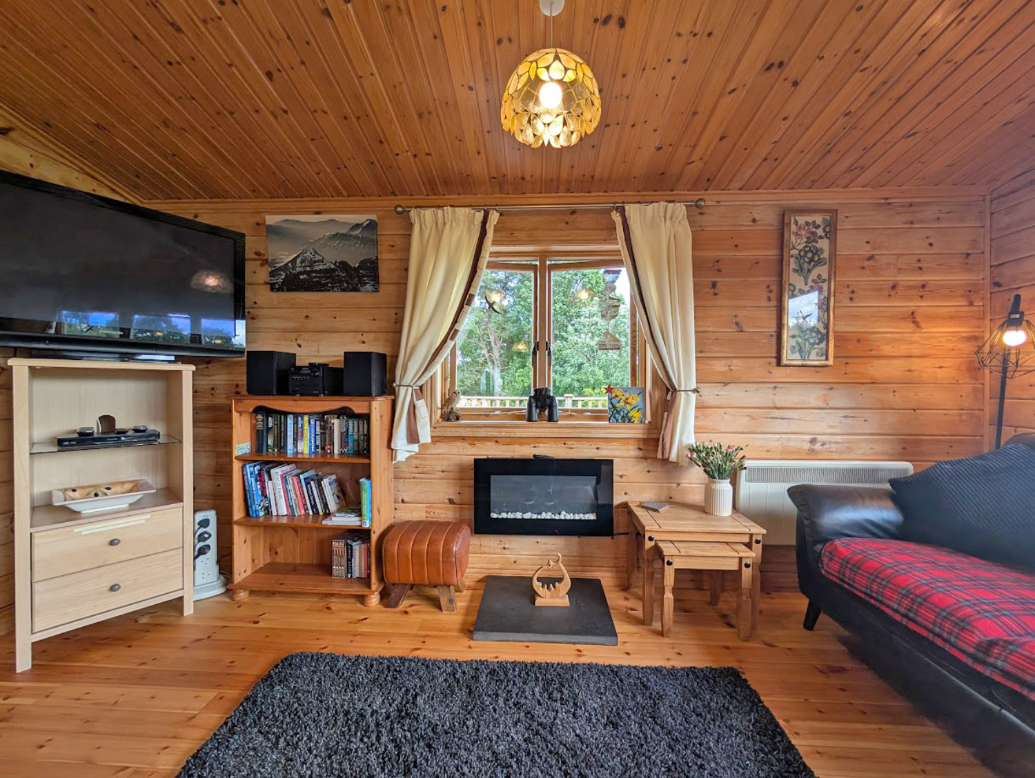 Red Kite Log Cabin