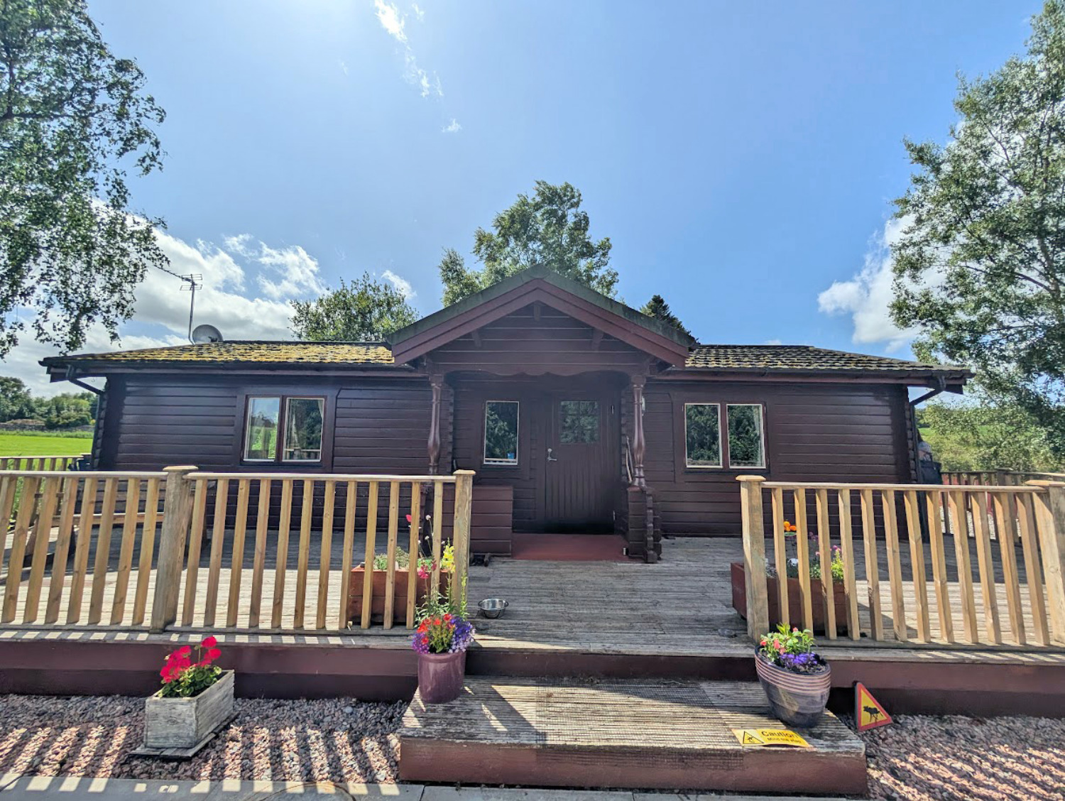 Red Kite Log Cabin